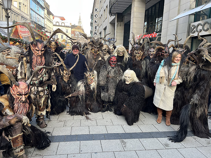 Krampuslauf auf dem Münchner Christkindlmarkt am 11.12.2022 (©Foto:Martin Schmitz)